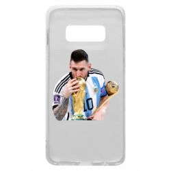 Чехол для Samsung S10e Месси целует кубок - PrintSalon