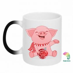 Чашка-хамелеон Funny pig with a Christmas toy