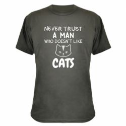 Камуфляжная футболка Не любит котов - не доверяй - PrintSalon