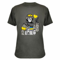 Камуфляжная футболка Военный с сердечком - PrintSalon