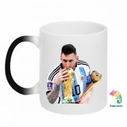 Чашка-хамелеон Мессі цілує кубок