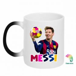 Чашка-хамелеон Месси с мячом, полигональный портрет