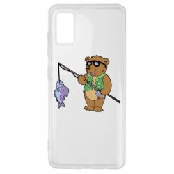 Чехол для Samsung A41 Медведь ловит рыбу