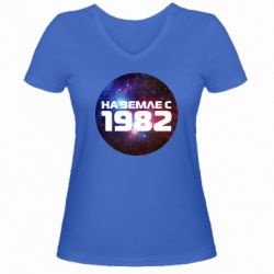 Женская футболка с V-образным вырезом На земле с 1982 - PrintSalon