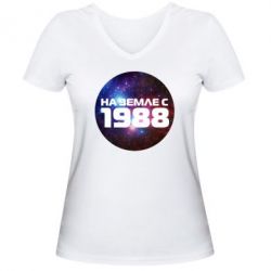 Жіноча футболка з V-подібним вирізом На землі з 1988 - PrintSalon