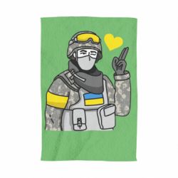 Полотенце с принтом Военный с сердечком
