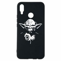 Чехол для Huawei P Smart Plus 2018 Yoda в наушниках - PrintSalon