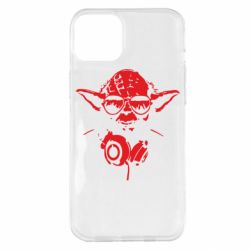 Чехол для iPhone 14 Plus Yoda в наушниках - PrintSalon